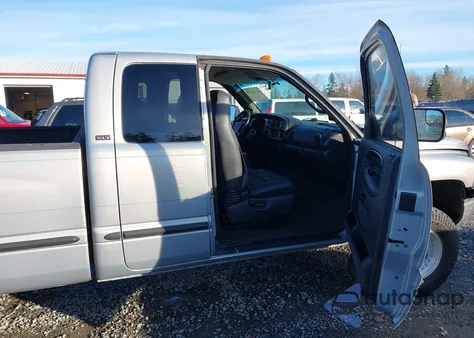 1999 Dodge Ram 2500 St z USA, uszkodzony, nr VIN 1B7KF2366XJ523689